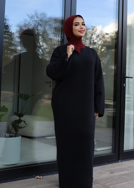 Knitted abaya black